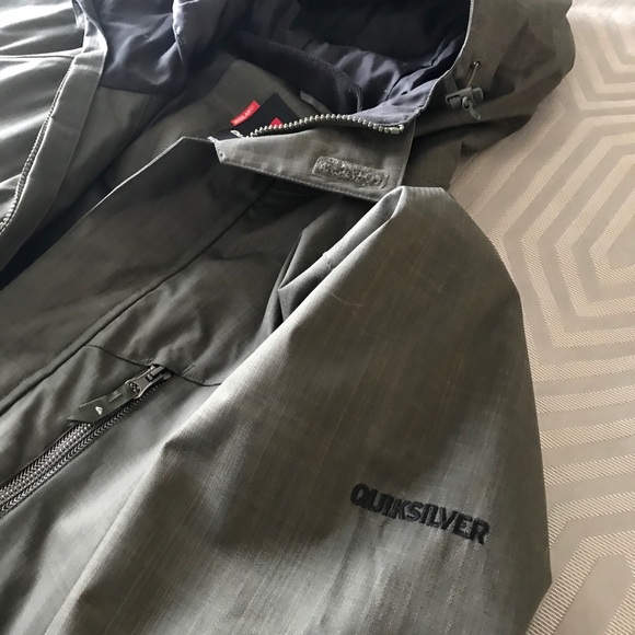 Quiksilver Snowboarding Jacket - Picture 6 of 6